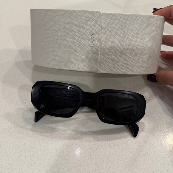 Prada sunglasses - Picture 9 of 11